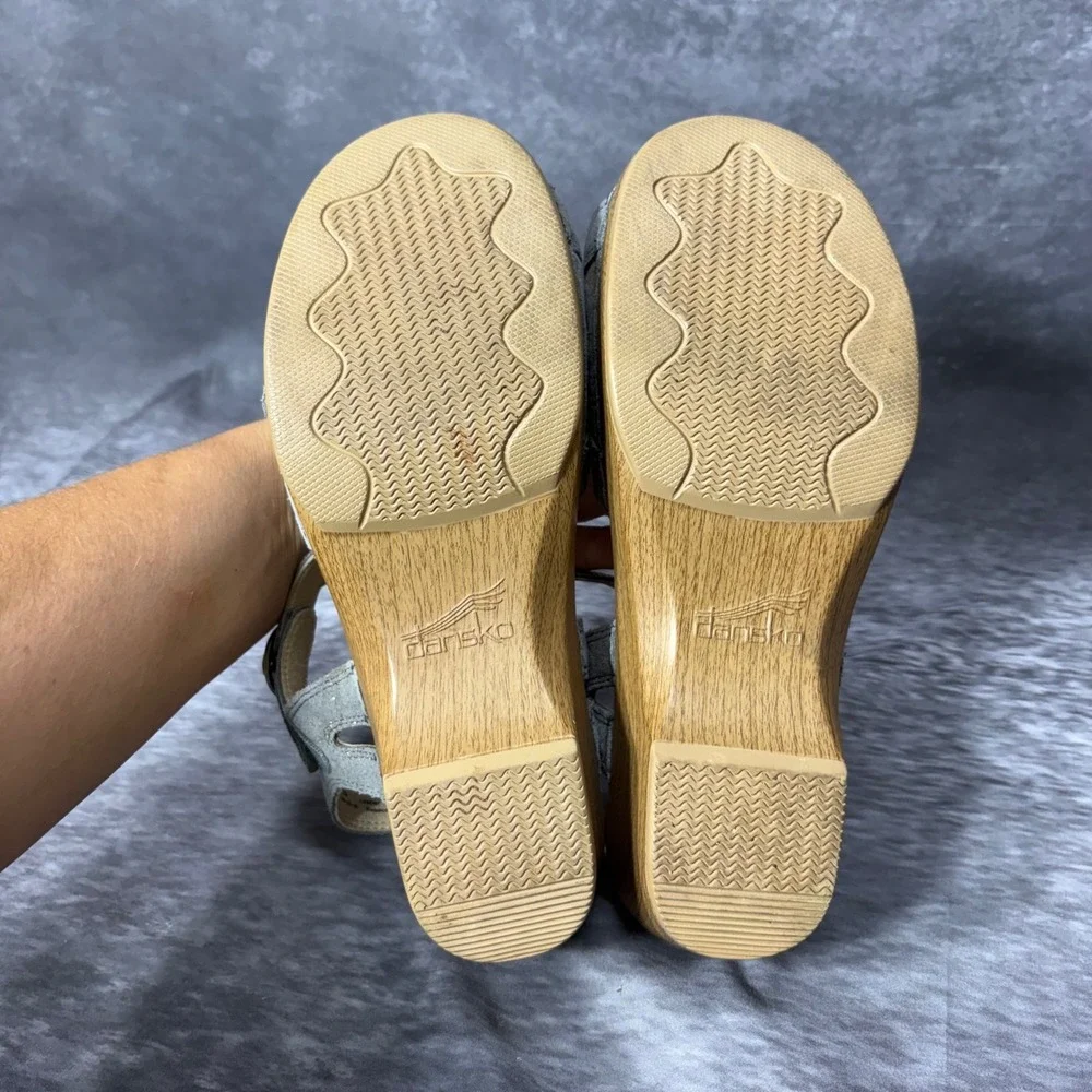 Dansko Season Wedge Sandals Womens Size 39 Gray Suede Gold Platform Buckle Strap